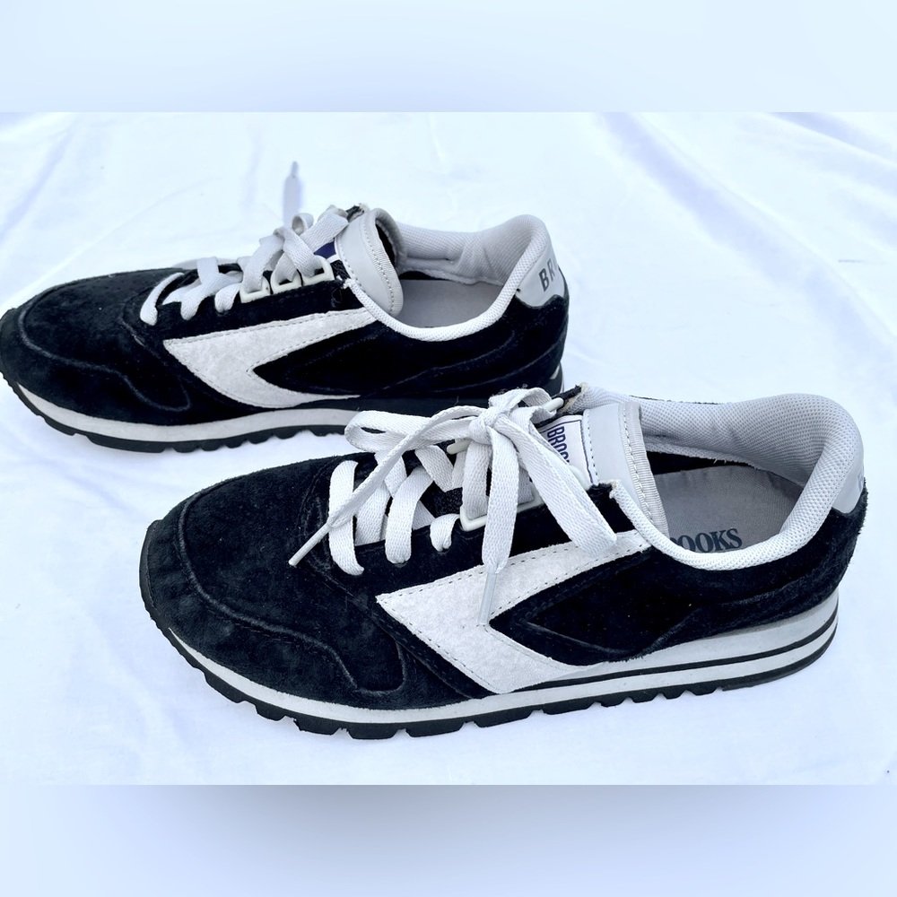 Ladies Brooks Retro Style Running Shoes, SZ 7